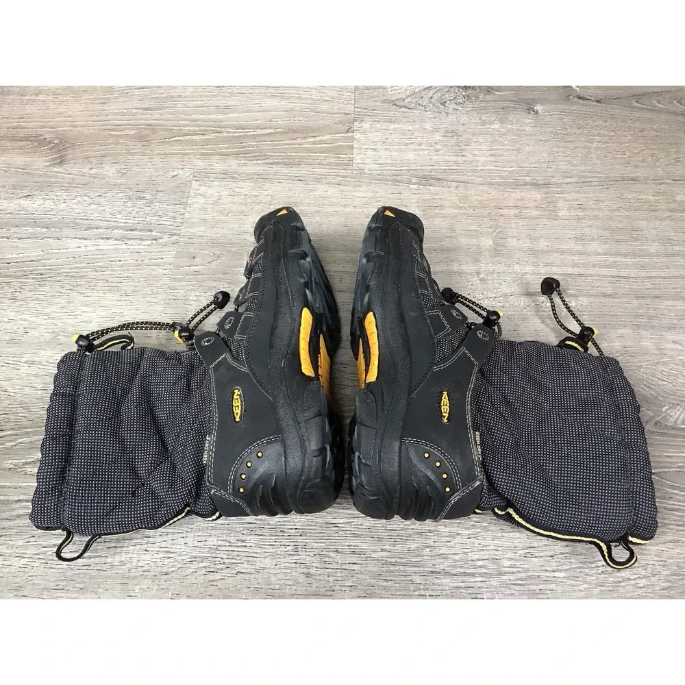 Keen Black Waterproof Boots with Primaloft Youth Boys Size 6 Kids Winter Boots